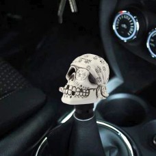 Пиратский череп в форме универсального транспортного автомобиля.