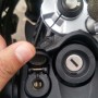 Германская плавка ЕС Специальное мотоциклевое кольчковое зарядное устройство Двойное USB -вольтметр 4.2A Зарядное устройство, цвет оболочки: черный (красный свет)